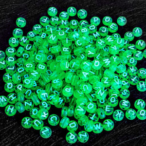 light green bottom plus white mixed / (100 pcs/pack) diameter is about 7mm, thickness is about 4mm, hole diameter is about 1.5mm, 100pcs per pack