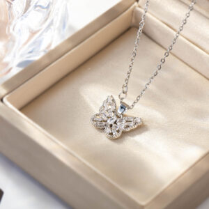 White silver plated / Hollow butterfly necklace