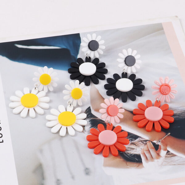 O1CN01Gbixfe27ScVVN8nY3_3843297796-0-cib Wholesale Bohemian Daisy Acrylic Earrings