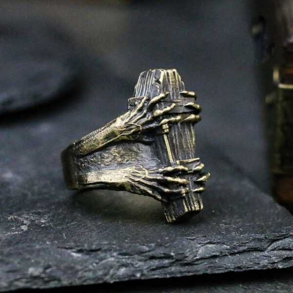 O1CN01GpAXMQ1de821n60CL_2249443760-0-cib Wholesale Alloy Coffin Ghost Claw Vampire Ring