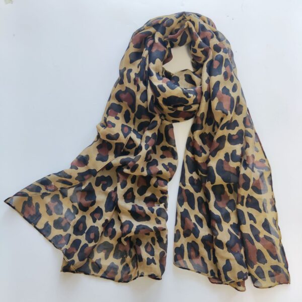 Wholesale Leopard Print Yarn Print Scarf