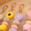 O1CN01HG18x21NrNfdxoOSG_2214899881623-0-cib Wholesale Silicone Cartoon Daisy Keychains