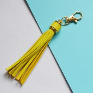 Light yellow (green)