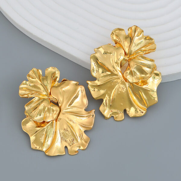 O1CN01HX5Fuk2II3CBlXT0y_2473019262-0-cib Wholesale Alloy Flower Earrings