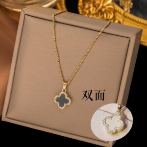 Four-leaf clover-box chain