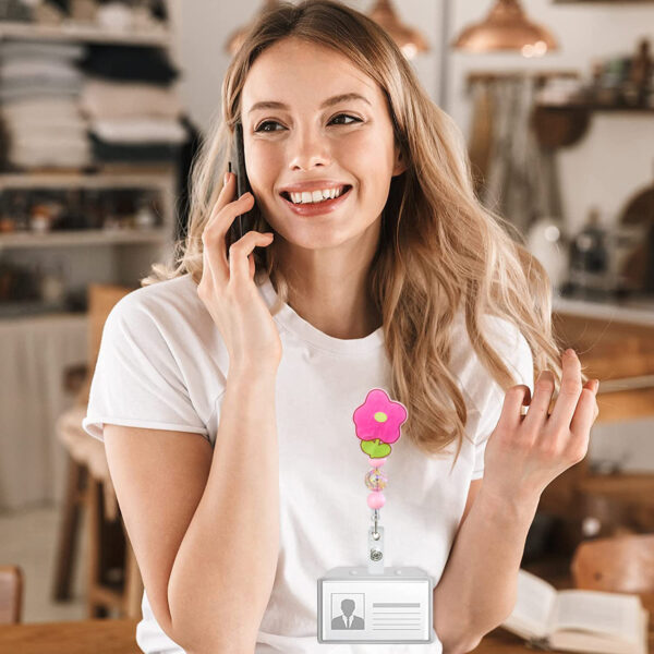 Wholesale Acrylic Flower Beaded Retractable Badge Scroll Keychain