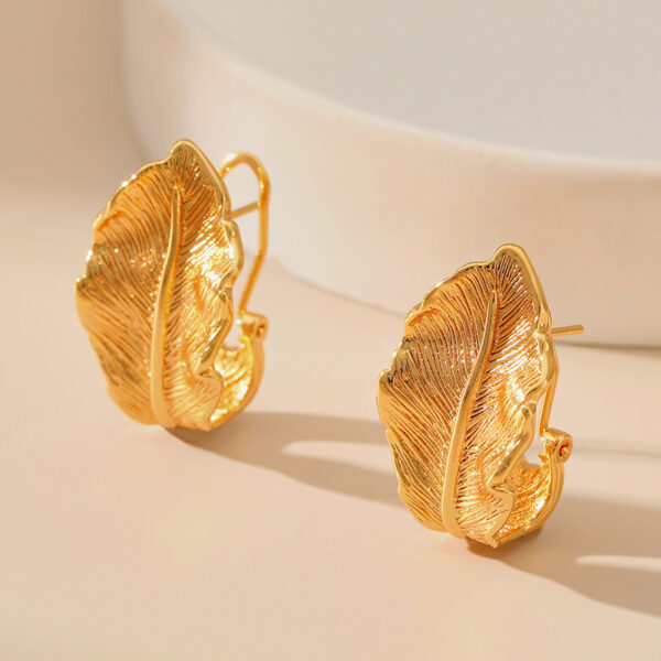 O1CN01HqLjFi1EhSTfwOinW_2210915660383-0-cib Wholesale Brass Plated 18K Real Gold Leaf Vintage Earrings