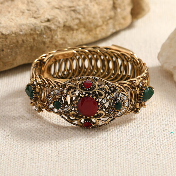 Wholesale Spring Opening Vintage Hollow Bracelet