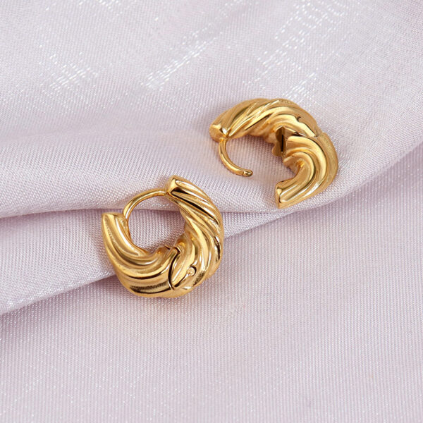 Wholesale Titanium Steel Wavy Shaped Earrings Fashionable 18K Gold Plated Stainless Steel Earrings