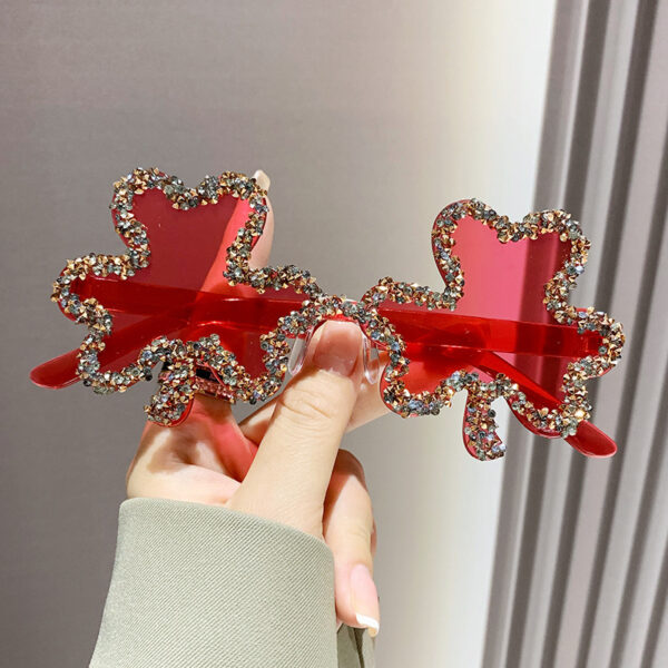 O1CN01IZMDFM1CbqZgow8dw_2212394510100-0-cib Wholesale Diamond Clover One-Piece Frameless Colorful Candy Colored Glasses