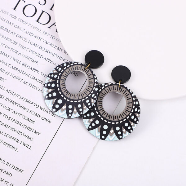 O1CN01IeoMao1kPCL6WaFR2_2212917204675-0-cib Wholesale Round Polka Dot Geometric Acrylic Earrings
