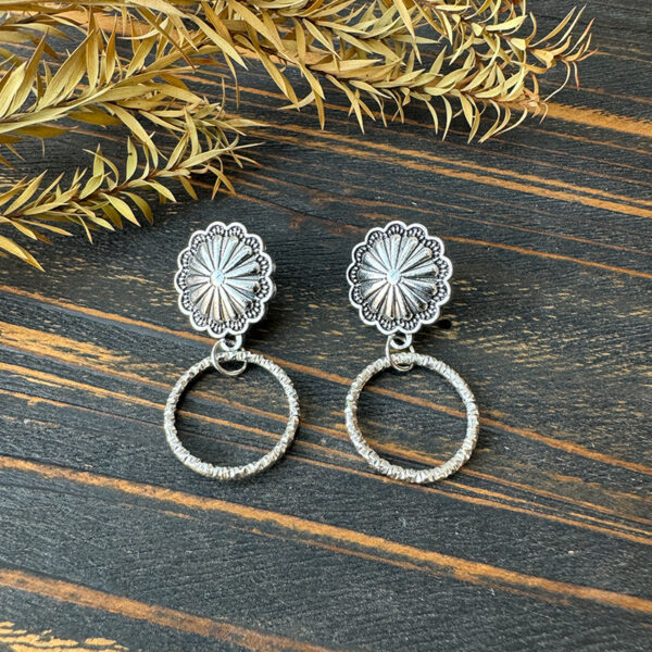 O1CN01J5z5J51zp38Yki4sD_2215459036762-0-cib Wholesale Western Style Bull Head Sunflower Inlaid Turquoise Metal Earrings