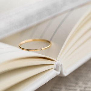 Gold Very Fine Single Diamond Ring / 6.