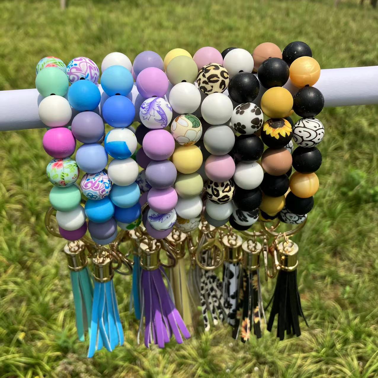 Wholesale Leopard Suower Tassel Silicone Beaded Wrist Keychain