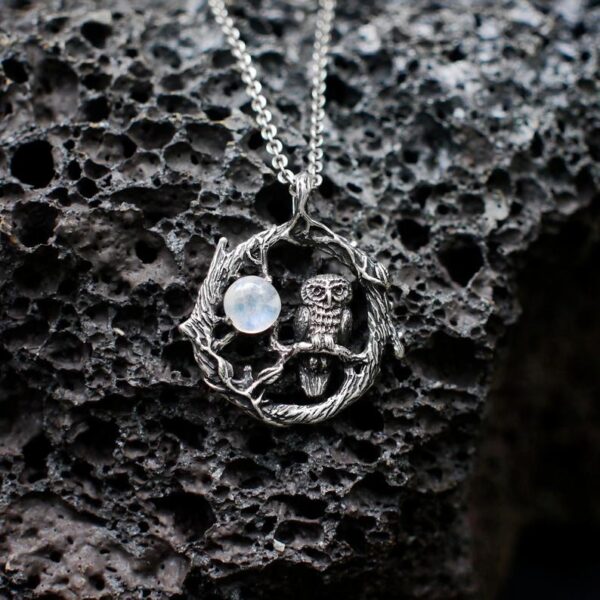 O1CN01JMRC4k1qyMP2AIGdq_2206372095564-0-cib Wholesale Gothic Moonlight Stone Alloy Pendant Necklaces