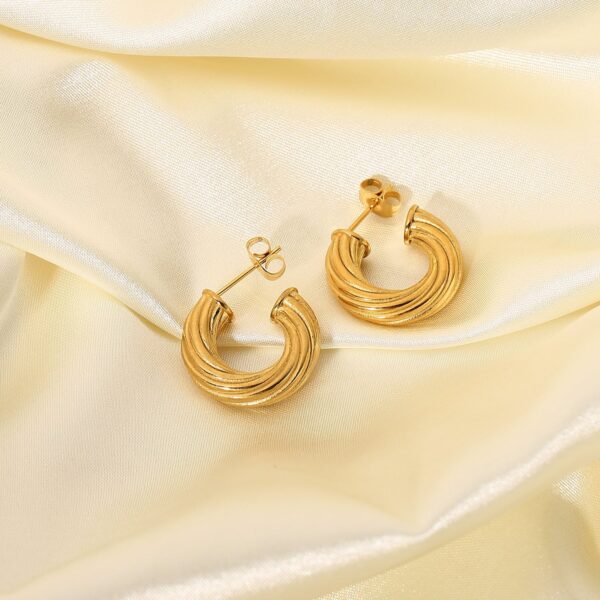 O1CN01JOrMuG2Ela83NEEoa__2210913638785-0-cib-3 Wholesale 18K Gold Plated Stainless Steel Twisted Earrings