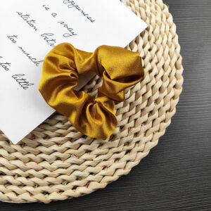 Satin large intestine hair band [khaki]]