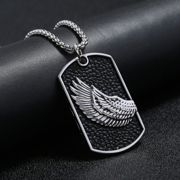 O1CN01Jf6sMN28UjvqWuTtj_2214006627936-0-cib Wholesale men's personalized titanium steel alloy dark feather brand necklace