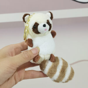 Big tail raccoon-milky white / The total length is about 18cm