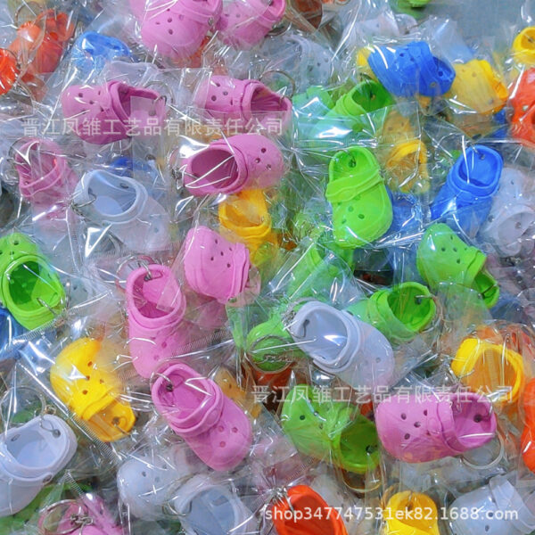 O1CN01K9r3xJ1dU3Plgakc4_2215578823738-0-cib Wholesale EVA Cute Mini Hole Shoes Keychain
