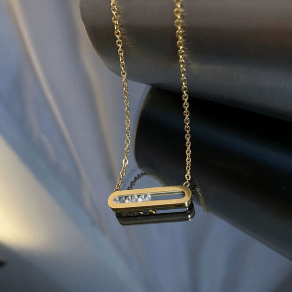 Wholesale Oval Geometric Frame Dynamic Zircon Titanium Steel Necklace