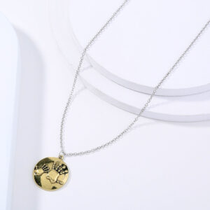 NTSN-007 big hands small hands