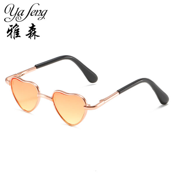 O1CN01Lfsazp1PWt1DPMrcJ_2206902851849-0-cib Wholesale Heart Metal Puppet PC Sunglasses