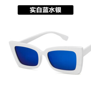 Figure / Real White Blue Mercury