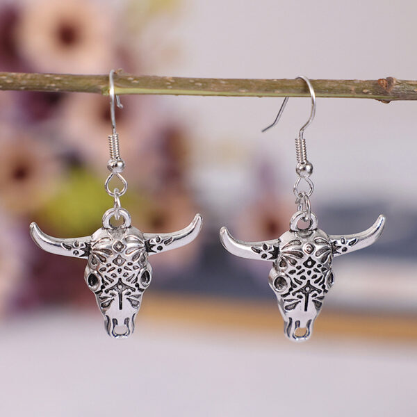 O1CN01MNdGdL1qyMWlKJ5R6_2206372095564-0-cib Wholesale Western Bullhead Alloy Earrings