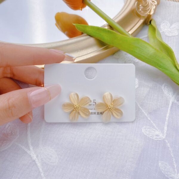 O1CN01MOXKtN2CZYYiZoSJk_3361848488-0-cib Wholesale Flower Opal Alloy Earrings