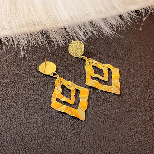 O1CN01MajXlU1onFfp3rGxc_2059265269-0-cib Wholesale Irregular Embossed Rhombus Earrings