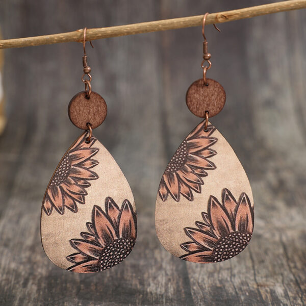 O1CN01Mk0mXk1qyMb8KWyb7_2206372095564-0-cib Wholesale Western Style Sunflower Vintage Wood Chip Carved Water Drop Earrings