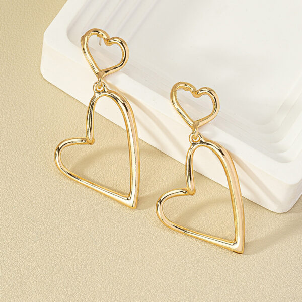 O1CN01MmIpZ827XCWn29KdY_3398757806-0-cib Wholesale Palace Love Alloy Earrings