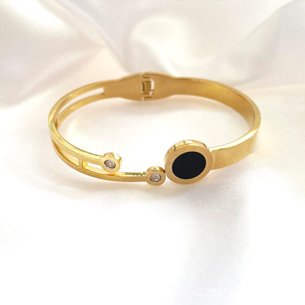 O1CN01MoGtOv2H7E8ljofHv_2211525629103-0-cib Wholesale Disc Geometric Hollow Diamond Bracelet Stainless Steel 18K Gold Plated Bracelet