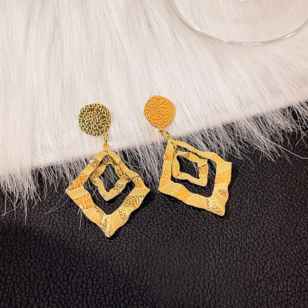 O1CN01Mzx75R1onFfuyUFyM_2059265269-0-cib Wholesale Irregular Embossed Rhombus Earrings