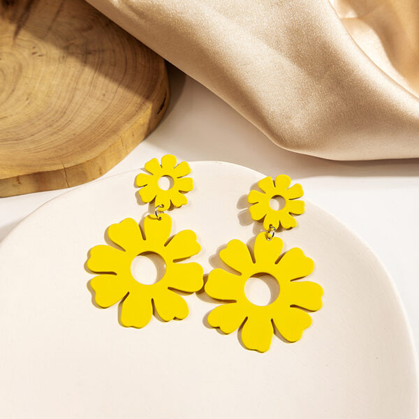 Wholesale Lacquer Flower Openwork Iron Earrings