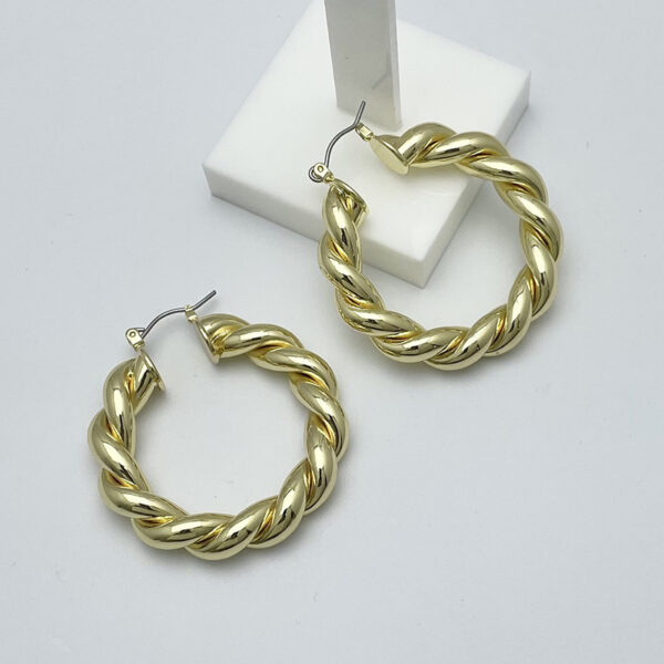 Wholesale Geometric Twist Big Circle Alloy Earrings