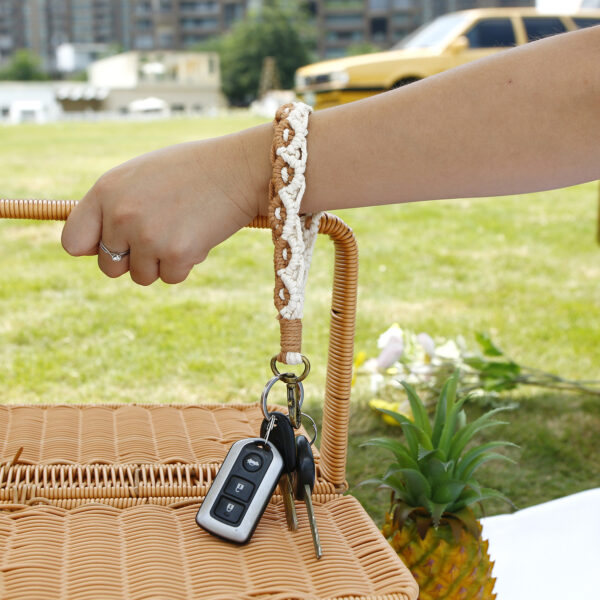 Wholesale Handwoven Flower Daisy Cotton Rope Lanyard Keychain