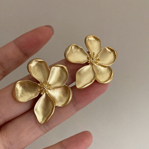 O1CN01NpQZkH28NPbnX16oP_2259887920-0-cib Wholesale Vintage Romantic Flower Metal Earrings