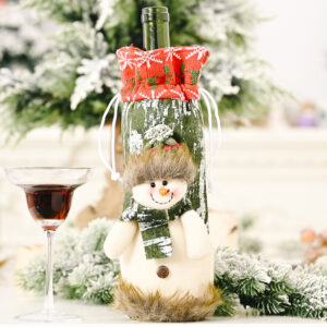 Knitted imitation bark wine bottle cover snowman style