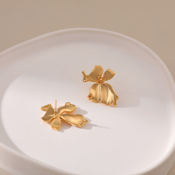Wholesale Irregular Floral Shape Gold Plated Earrings