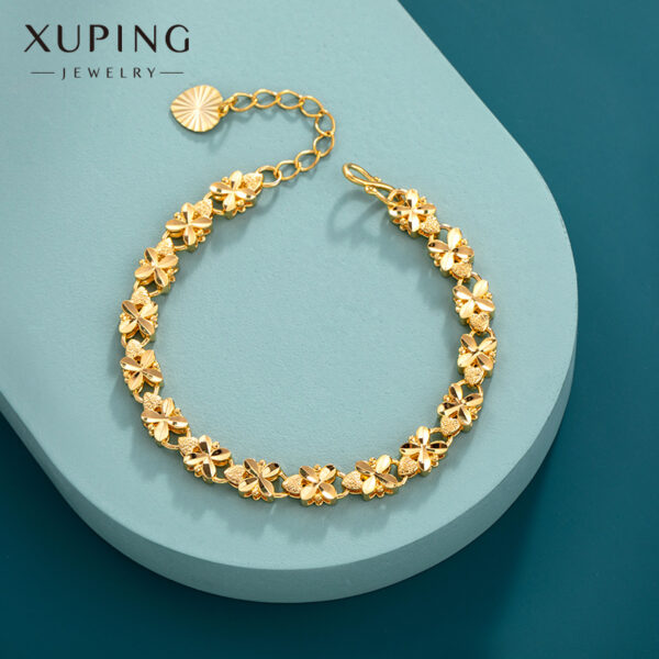 Wholesale Alloy Gold-plated Simulation Bracelet with High-end Feel, Light Luxury, Four Leaf Lucky Grass Retro Bracelet