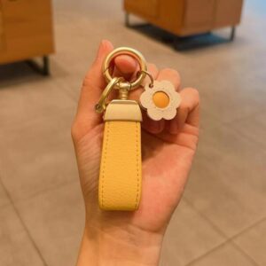 Yellow keychain + sunflower with golden horseshoe buckle