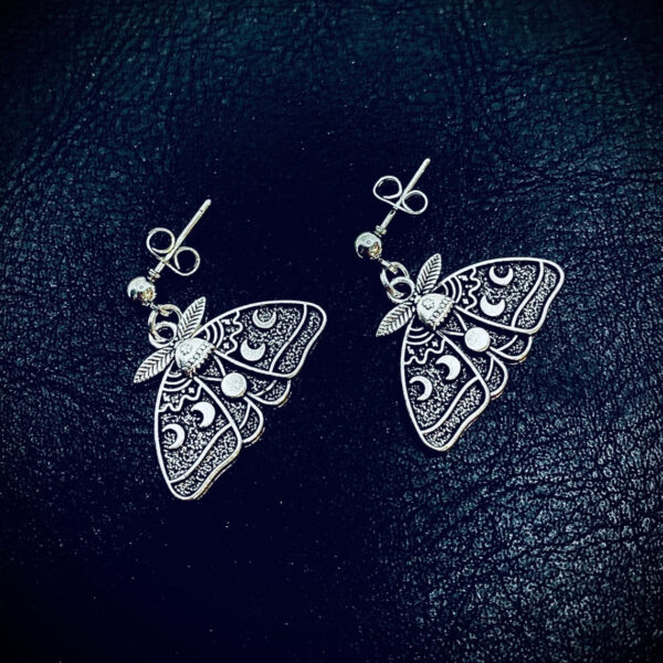 O1CN01OkBJ8n1EYkziiKAtL_2215129220364-0-cib Wholesale Gothic Silver Moth-alloy Earrings with Moon and Sun Pattern Alloy Earrings