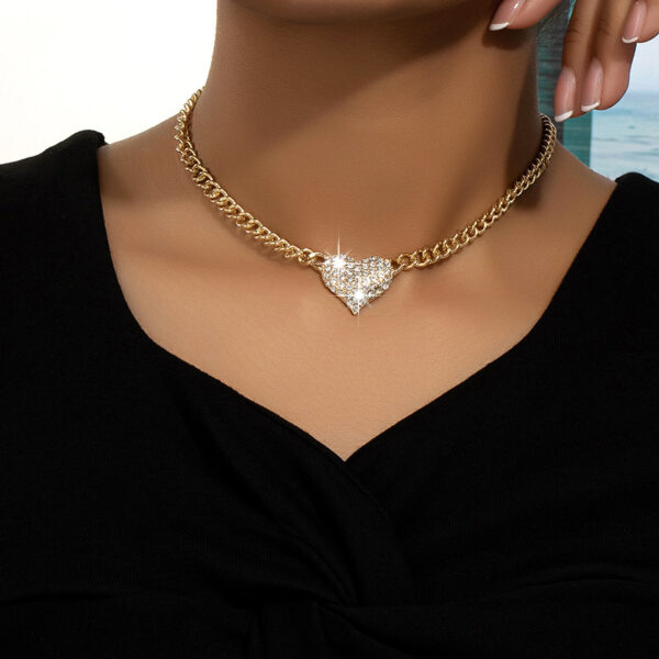 O1CN01Onu7CL2GlheMGST2m_2208966519056-0-cib Wholesale Full Diamond Retro Heart Shaped Necklace Collarbone Chain