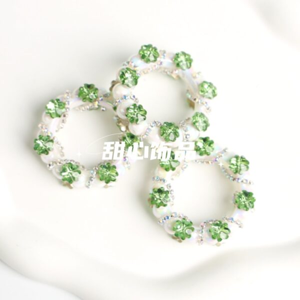 Wholesale Shiny Clover Water Diamond Crown Running Ring Acrylic Beads