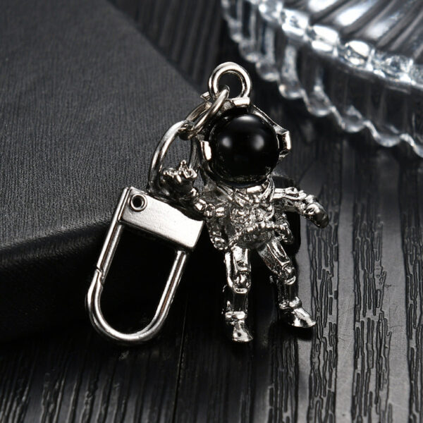 O1CN01PDwCvb2M3d72W2bbP__3167339772-0-cib Wholesale Astronaut Metal Keychains