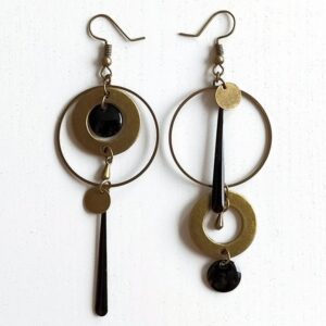 Wholesale Asymmetrical geometric circle earrings with a vintage style