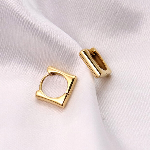 Wholesale Stainless Steel 18K Gold Simple Geometric Earrings Women's Small Mini Earrings