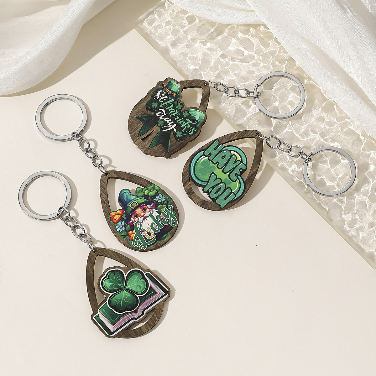 Wholesale St. Patrick's Day Green Water op Clover Wooden Keychain